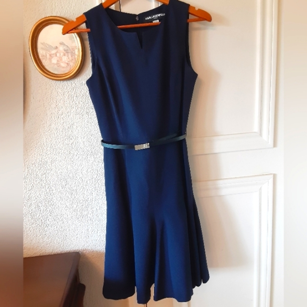 Elegant Navy Blue Sleeveless Dress